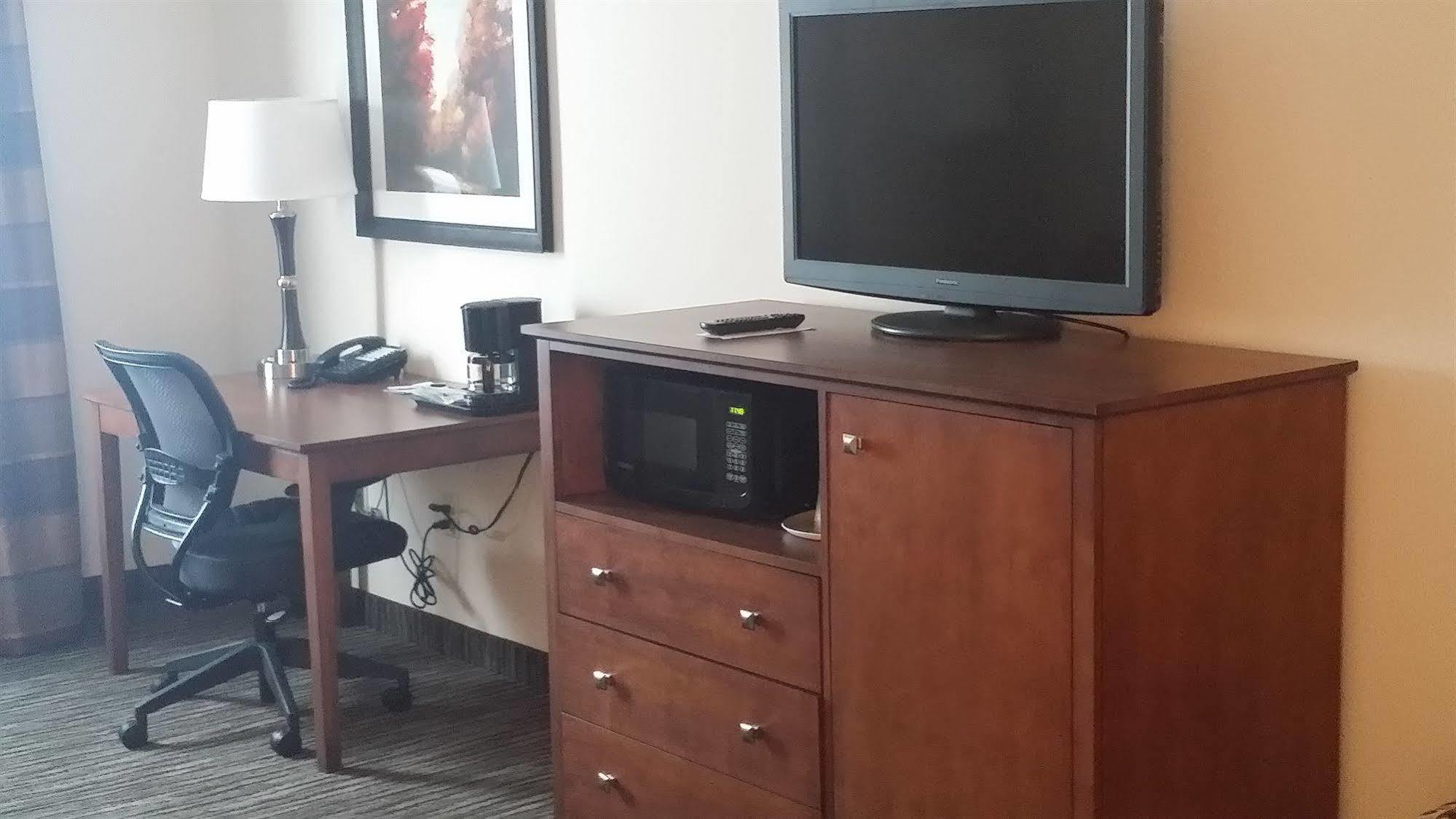 American Inn & Suites Parkers Prairie Buitenkant foto