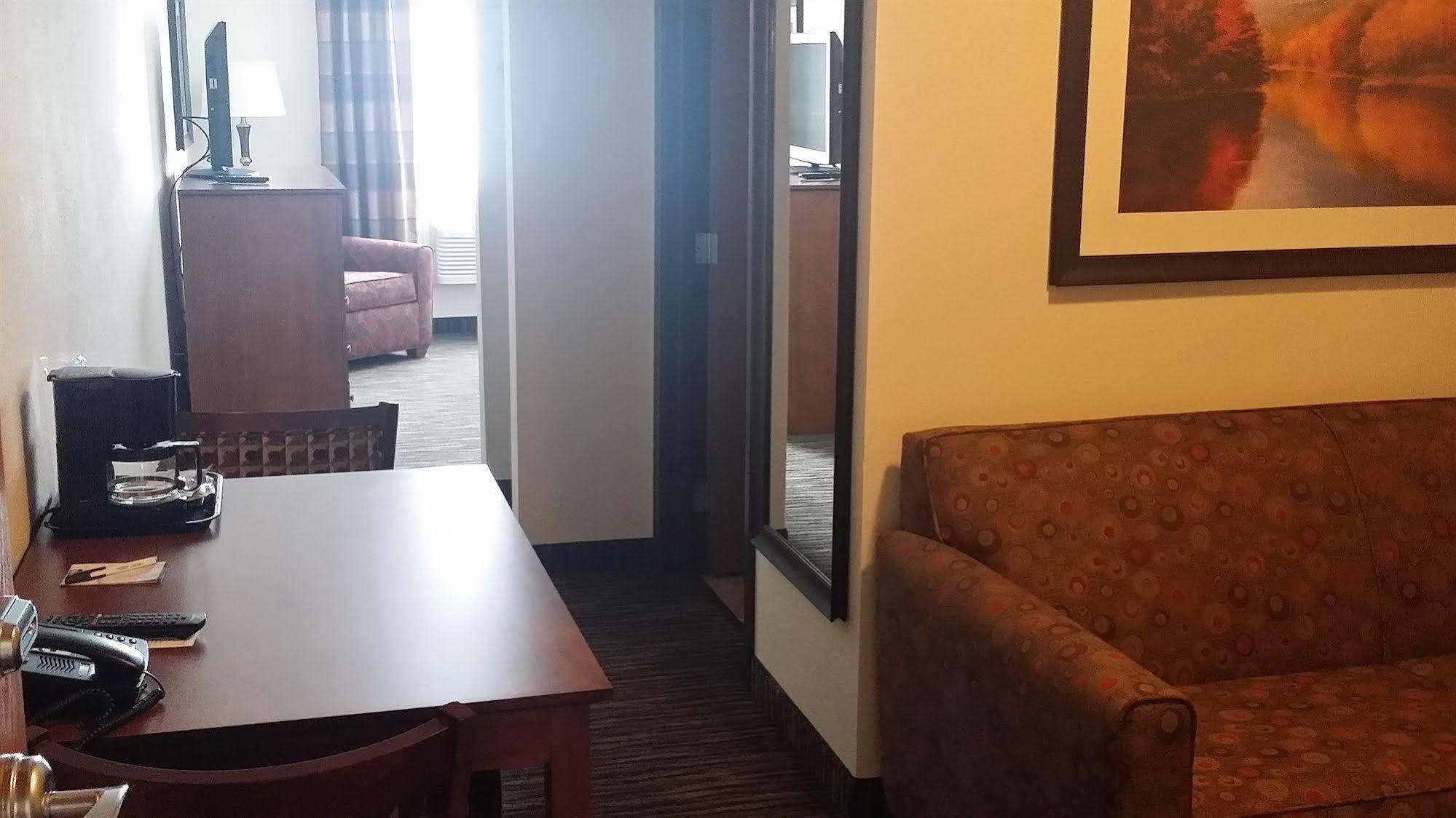 American Inn & Suites Parkers Prairie Buitenkant foto