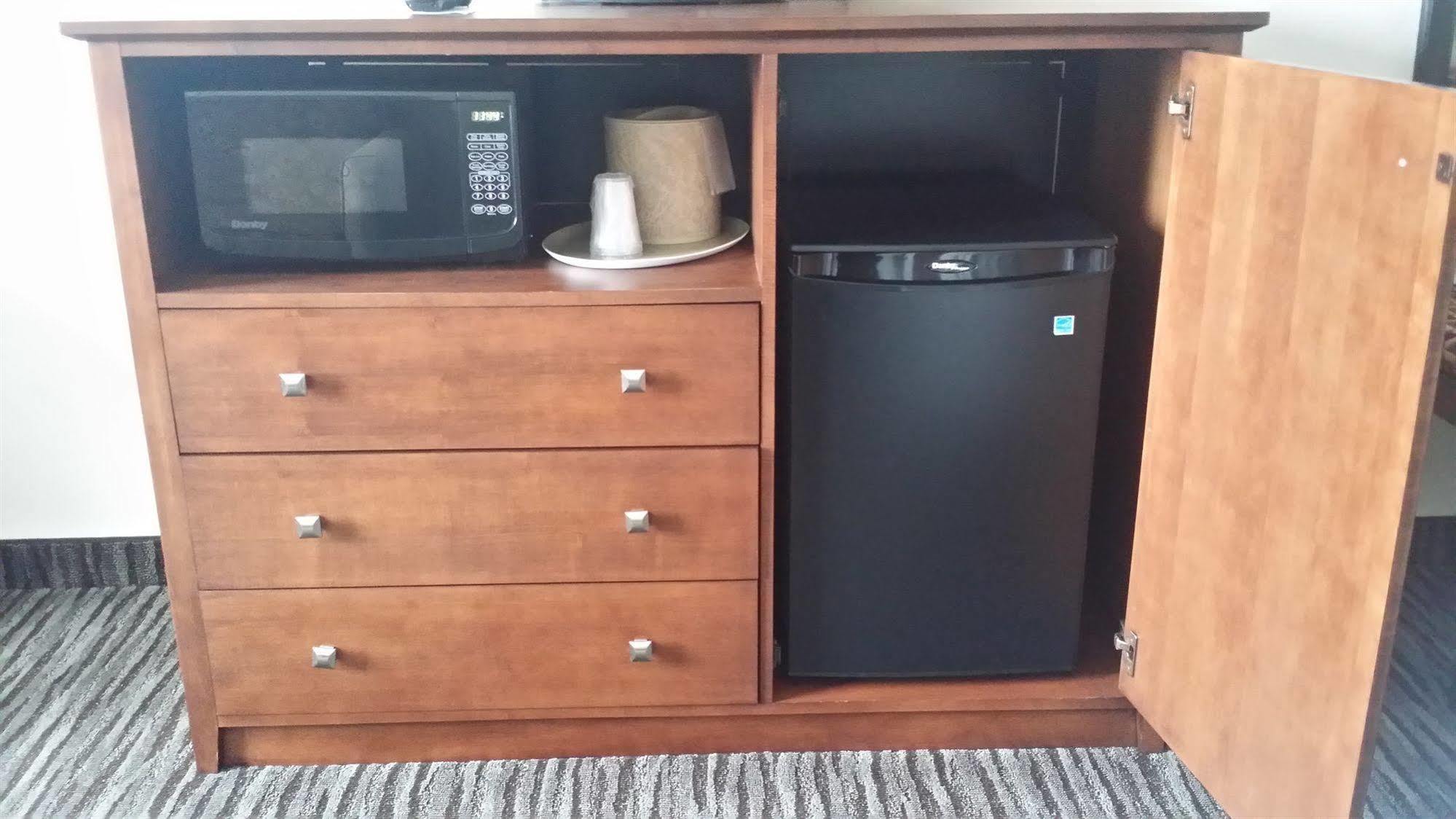 American Inn & Suites Parkers Prairie Buitenkant foto